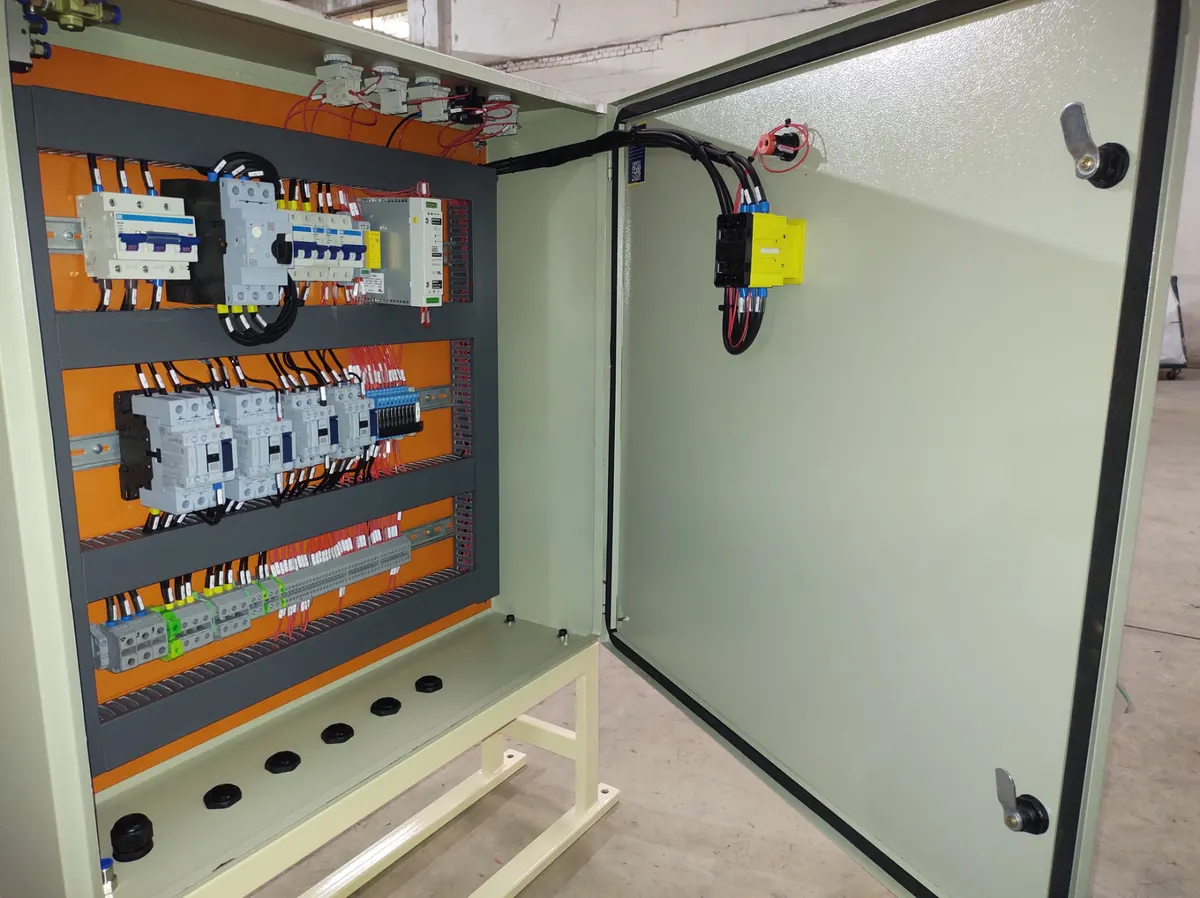 Projeto SCAION: quadro comando industrial